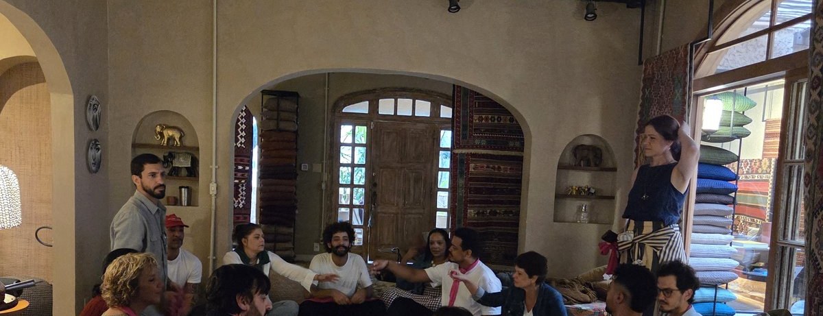 Roda de conversa durante um encontro de desenvolvimento da EXPLORE